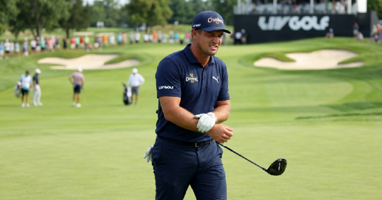 Bryson DeChambeau rút lui khỏi LIV Golf vì chấn thương cổ tay tái phát