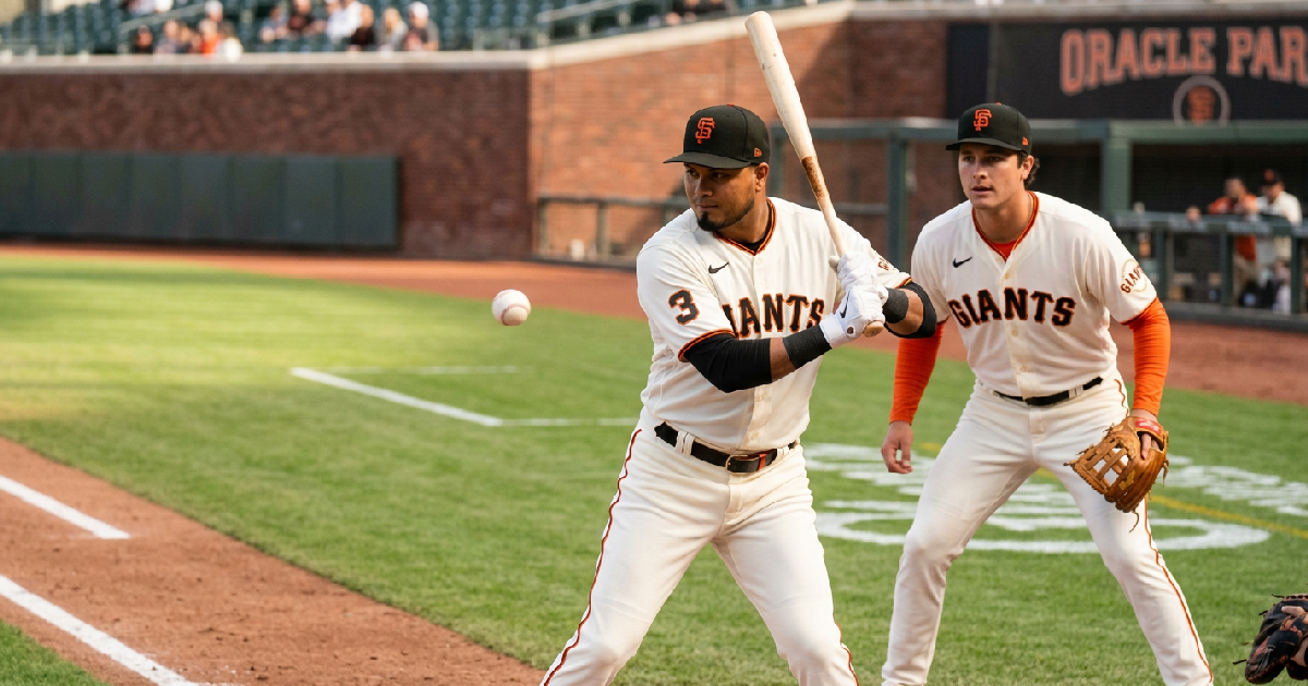 Luis Arraez นำทัพ San Francisco Giants ปรับกลยุทธ์อินฟิลด์ร่วมกับ Casey Schmitt