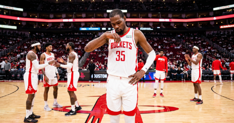 Rockets tính toán thương vụ siêu sao hỗ trợ Kevin Durant sau mùa giải đầy sóng gió