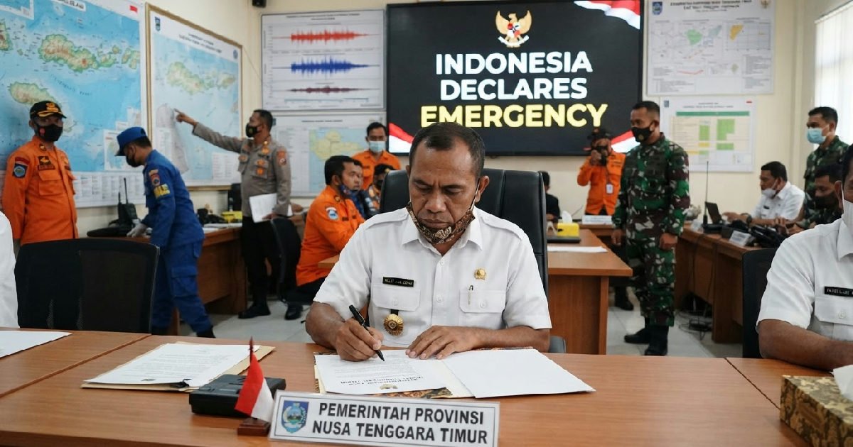 Indonesia declares emergency after 7.7 quake kills dozens