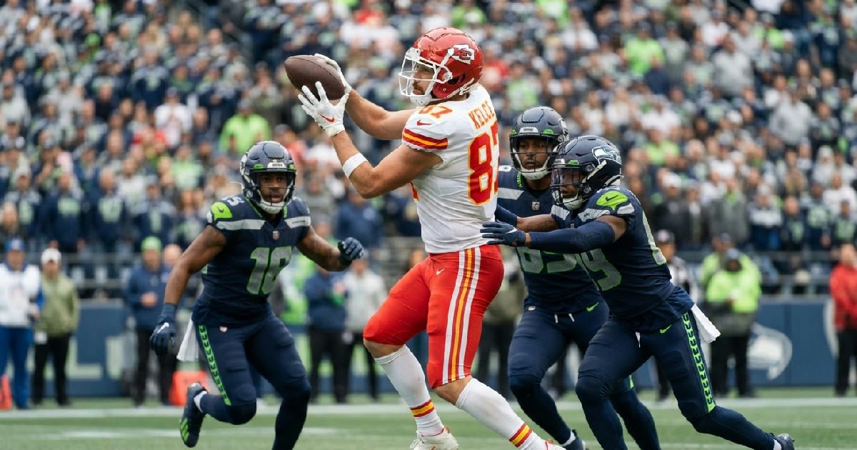 Travis Kelce receiving record: travis kelce nears tony gonzalez receiving yards record