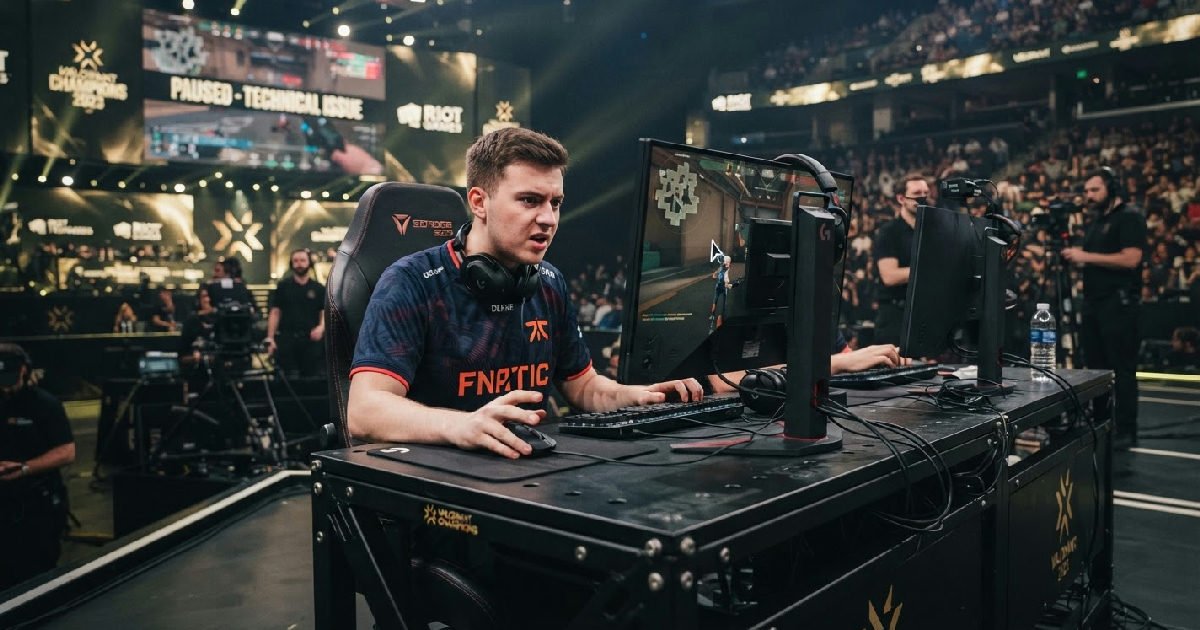 metal desks and mouse glitches caused chaos at valorant champions 2023